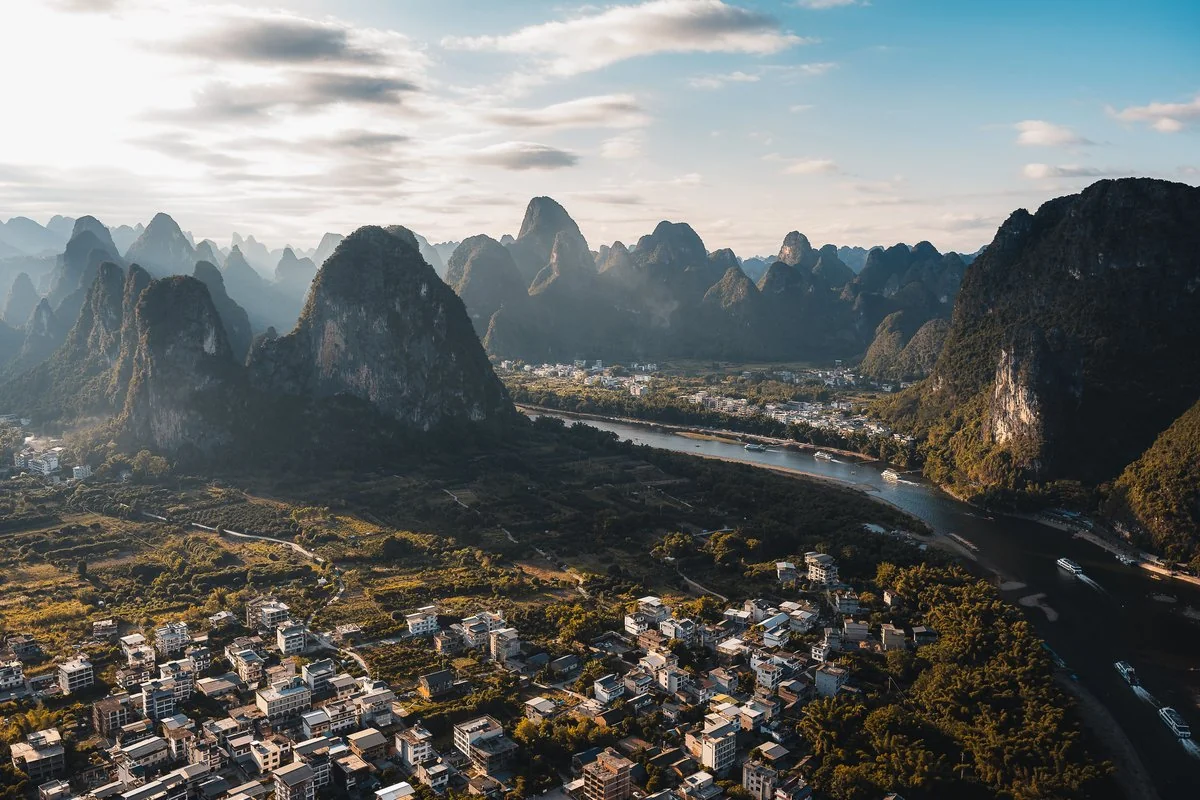 Guangxi Guilin - Li River Cruise — 4 days, April-June (lush green, misty mountain views) | September-October (cooler weather, clear skies) (route card)