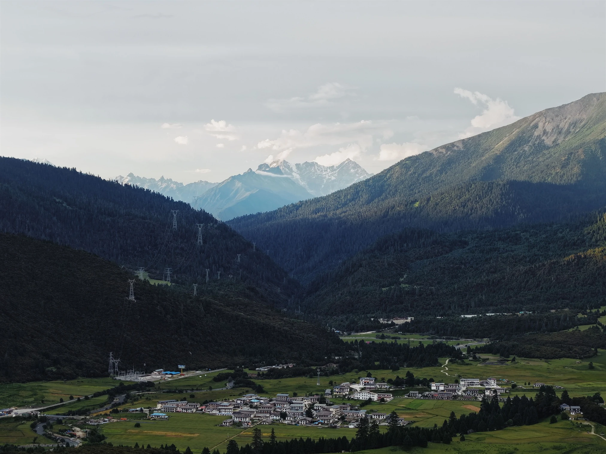 West Sichuan Tibetan Tour - Daocheng Yading Shangri-La — 7 days,  September-November (autumn colors, clear skies) | June-August (alpine flowers) (route card)